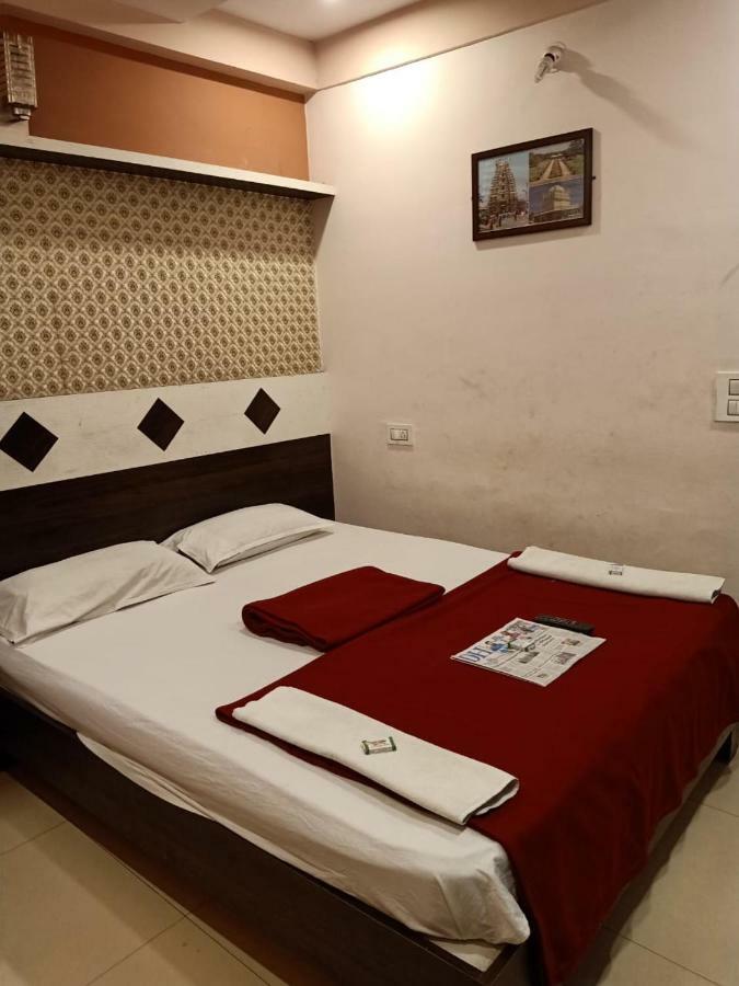 Hotel Sangeeth Lodging Mysore Exterior foto